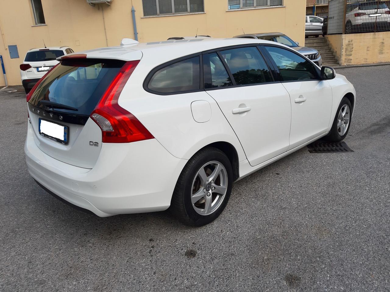 Volvo V60 D2 R-design