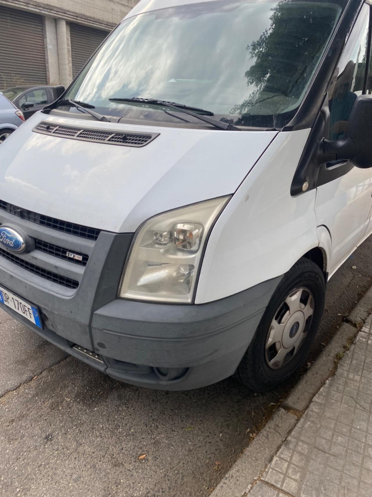 Ford Transit Van passo medio con frigo