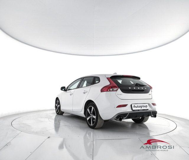 VOLVO V40 D2 R-design