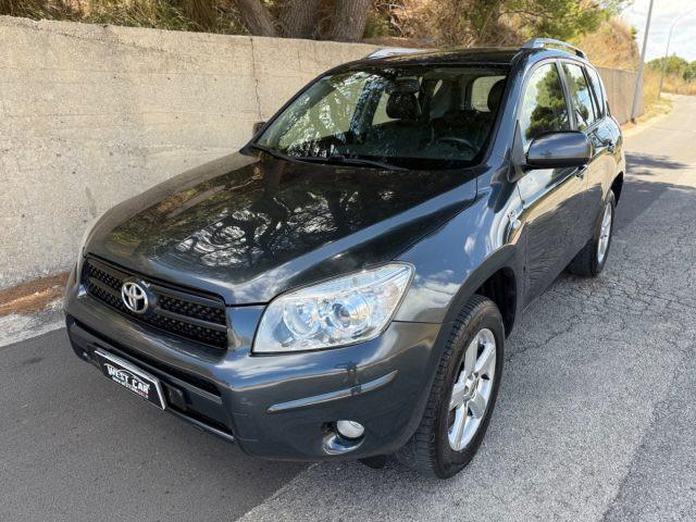 TOYOTA RAV 4 RAV4 2.2 D-4D Luxury CON GANCIO TRAINO