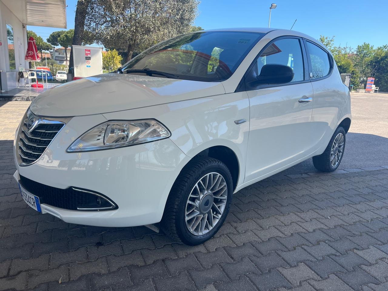 Lancia Ypsilon 0.9 TwinAir 85 CV 5 porte Metano Ecochic Gold
