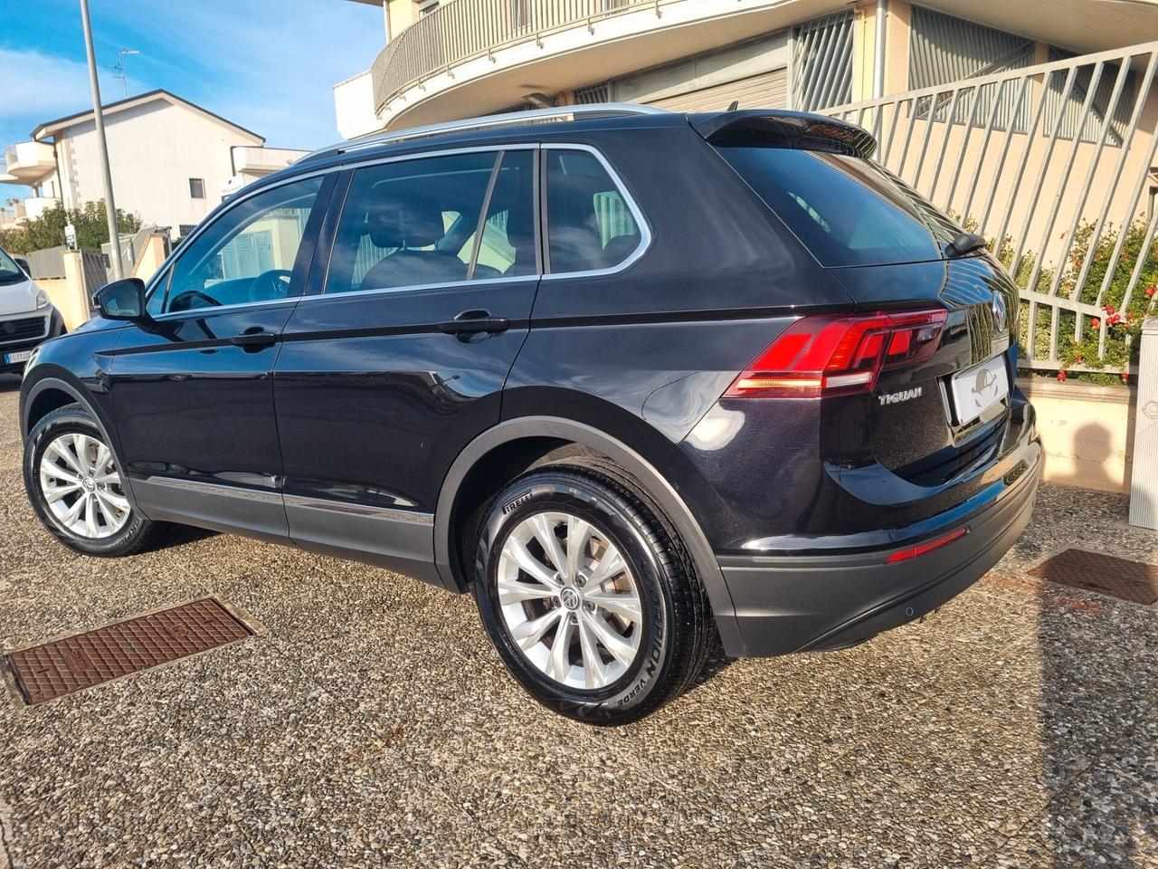 Volkswagen Tiguan 2.0 TDI SCR DSG Business BlueMotion Technology