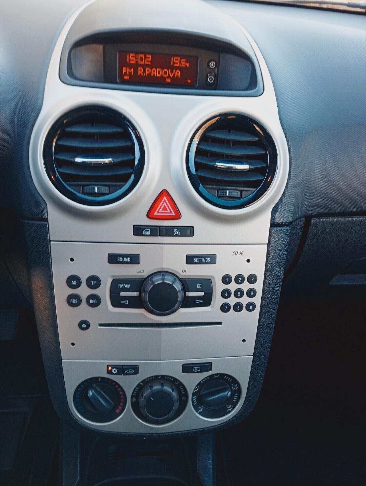 Opel Corsa 1.2 3 porte Easytronic Sport