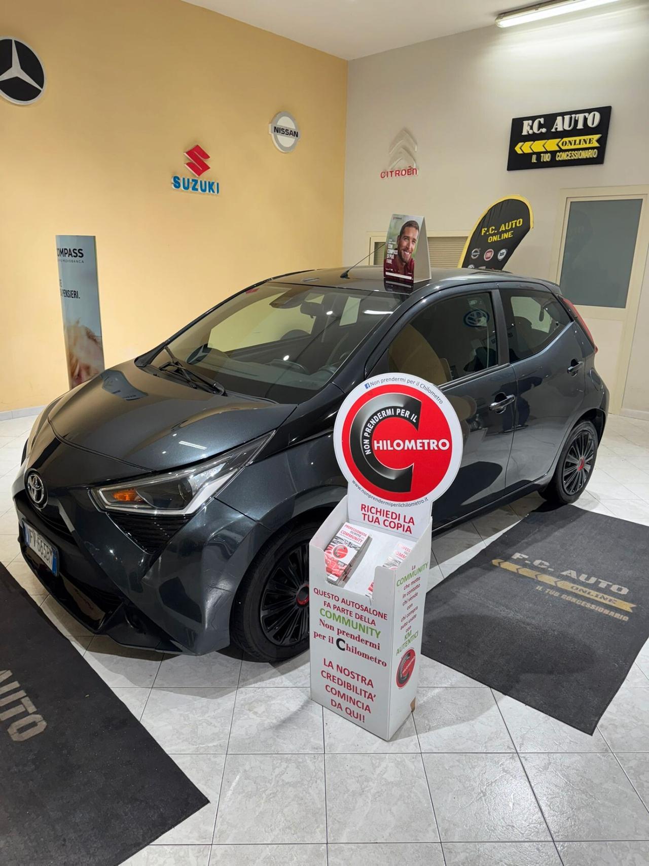 Toyota Aygo 1.0 VVT-i 72 CV 5 porte x-cite (motore con 80.000km con fattura)