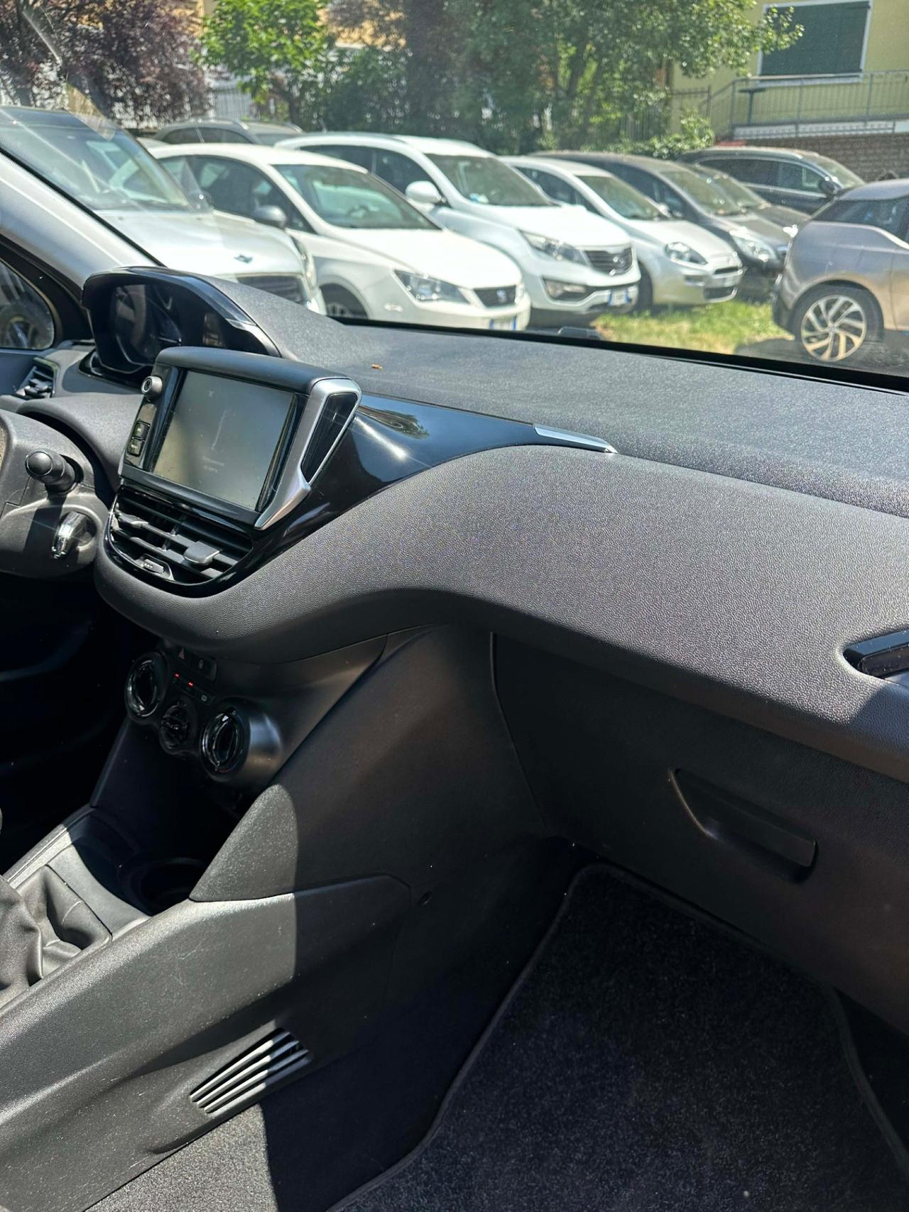 Peugeot 208 82 5P ALLURE NEOPAT KMCERT UNICOPR