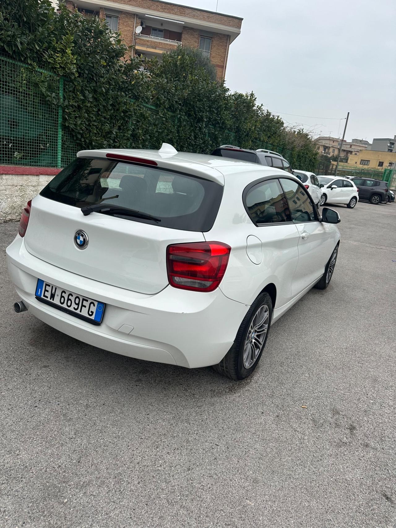 Bmw 114 114d 3p. Unique