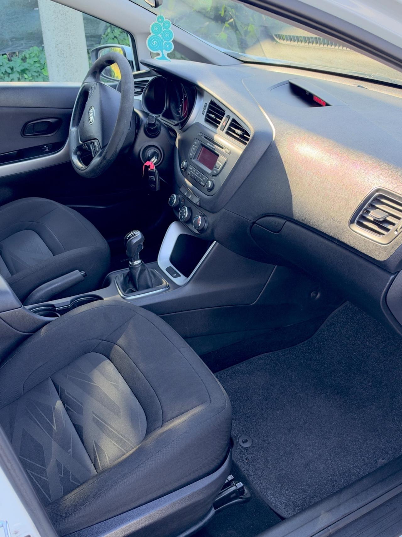 Kia Ceed cee'd 1.4 CRDi SW Cool Neopatentati