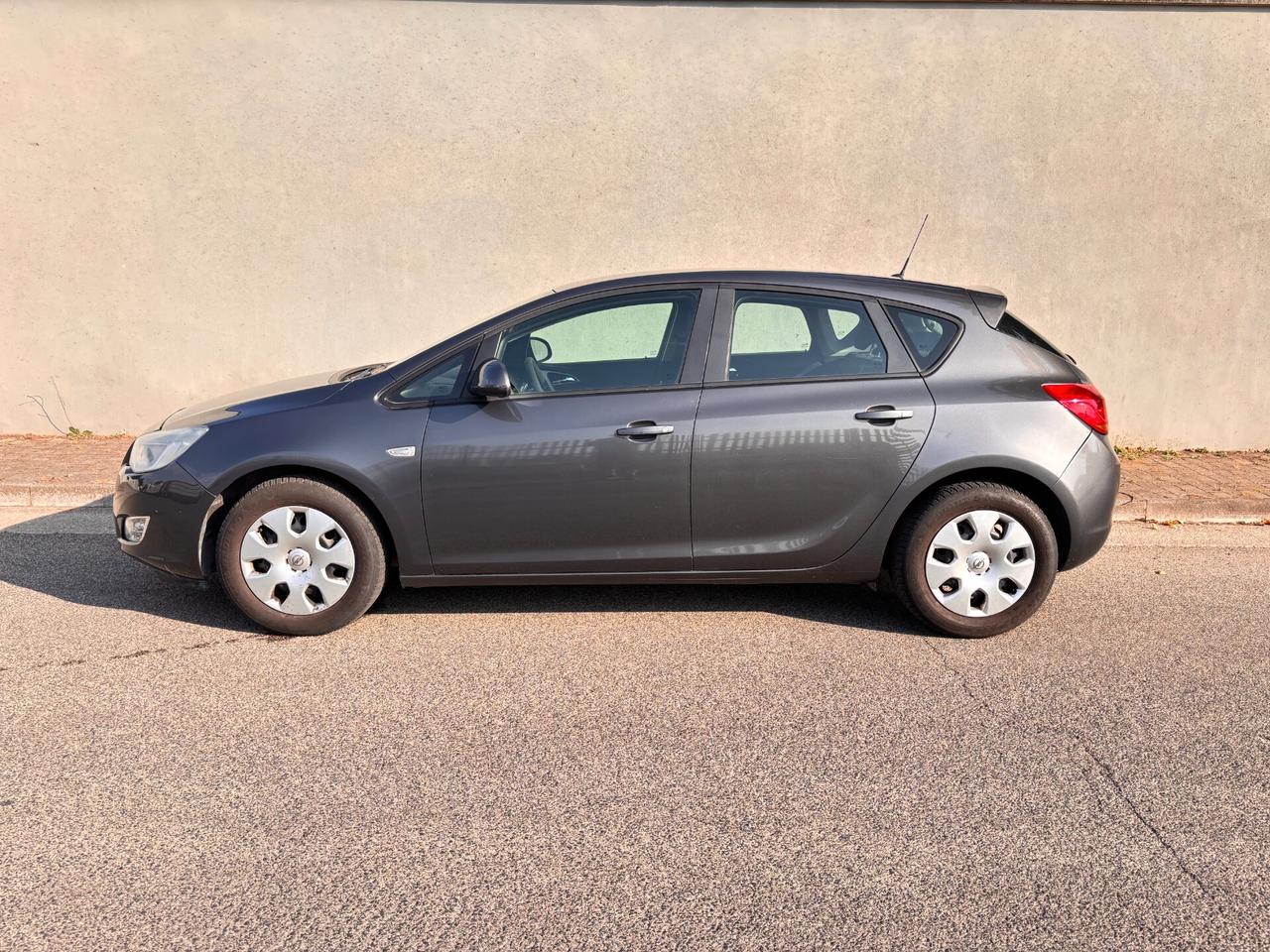 Opel Astra 1.4 100CV 5 porte Cosmo
