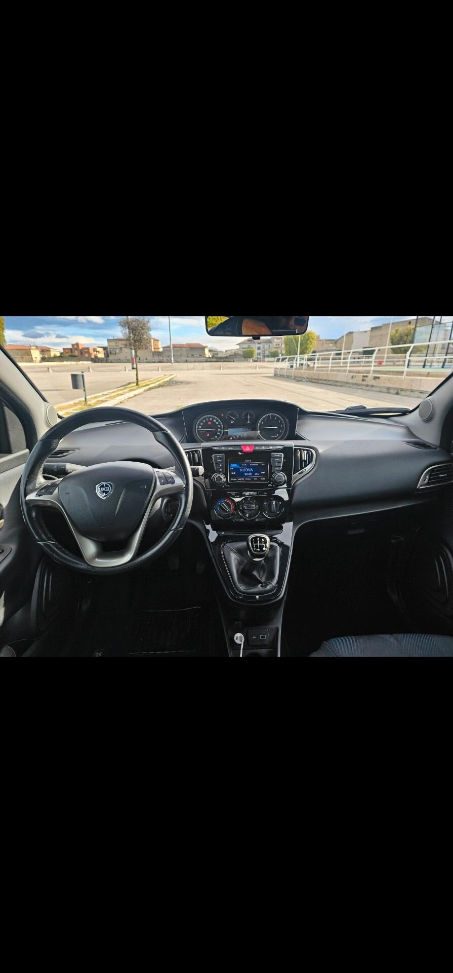 Lancia Ypsilon 1.2 69 CV 5 porte Platinum