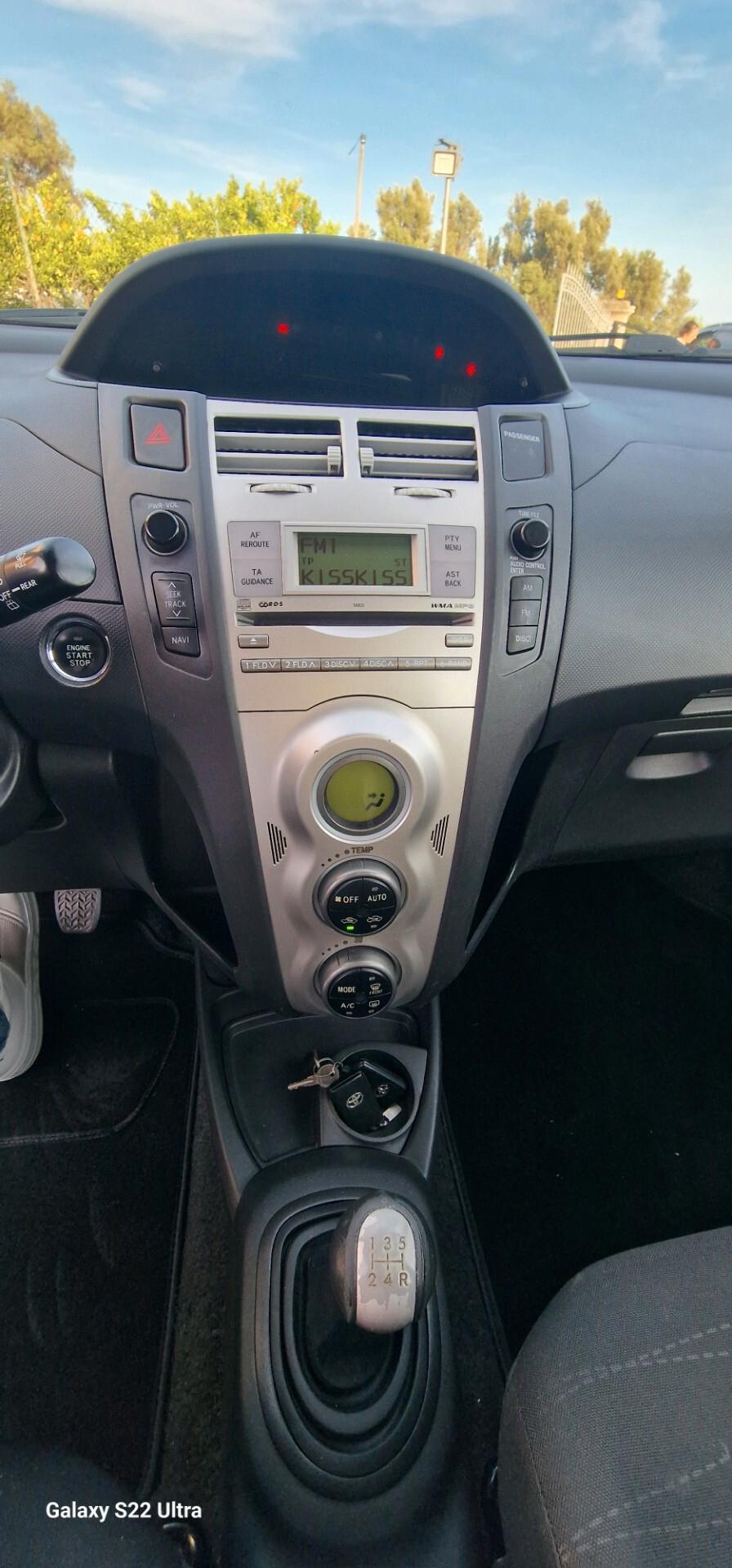 Toyota Yaris 1.0 5 porte Sol PARI AL NUOVO