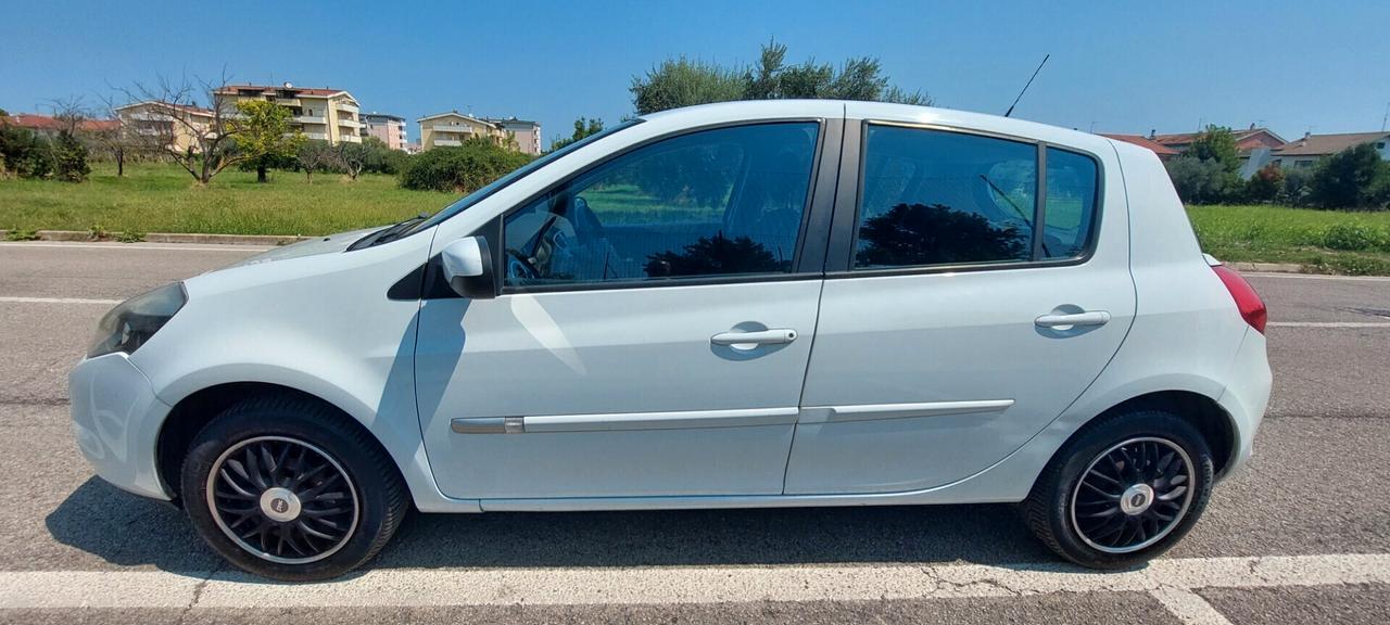 CLIO 1,2 GPL DI SERIE SCADENZA 2032,NAVIGATORE TELEFONO OK DISTRIBUZIONE IMPECCABILE
