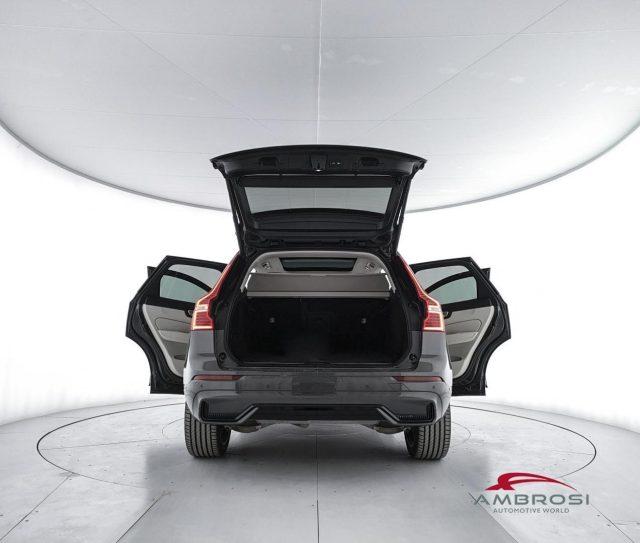 VOLVO XC60 B4 (d) AWD automatico Ultimate Dark