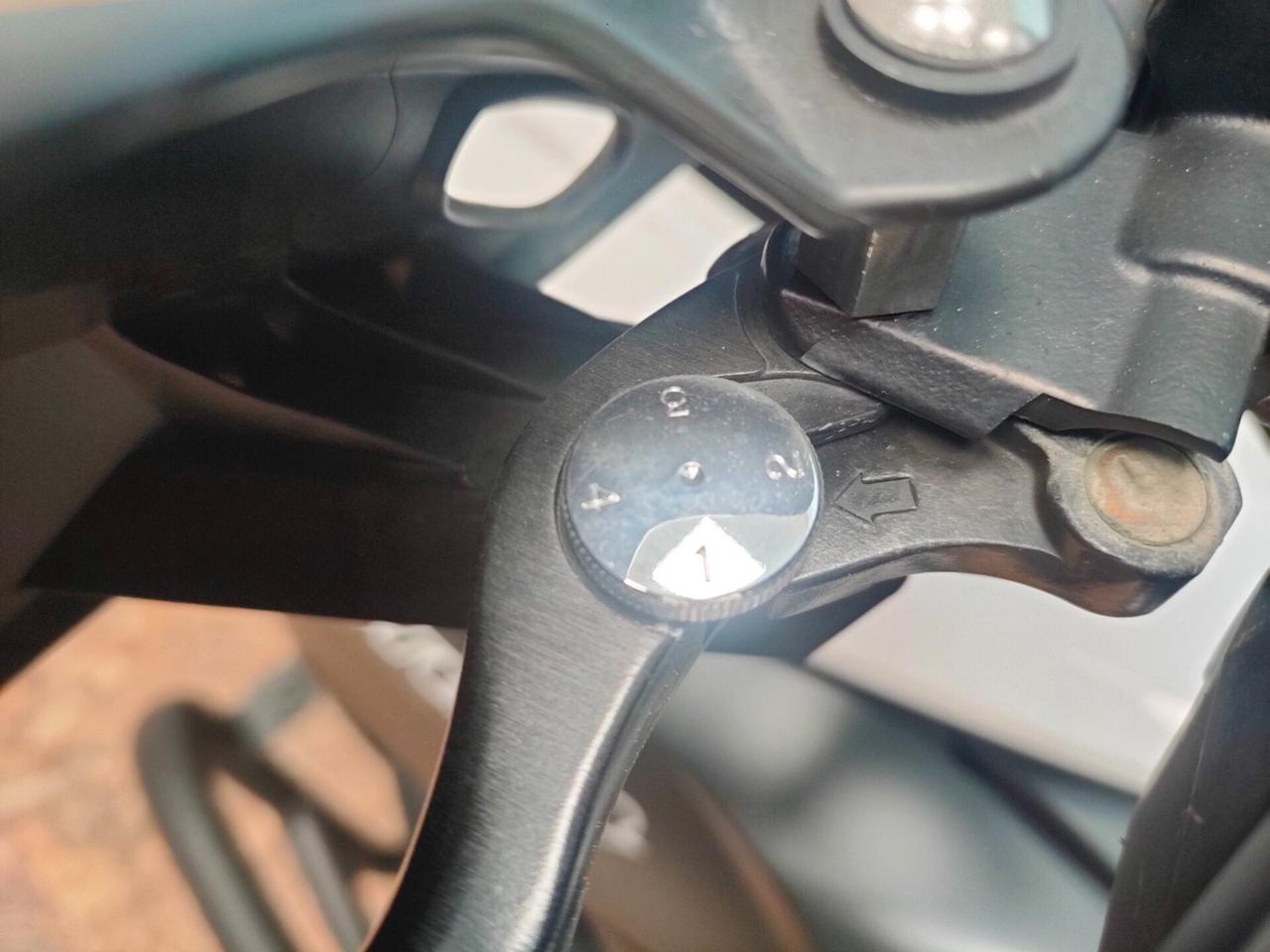 Suzuki V Strom DL 1000 soli 14.318 km.