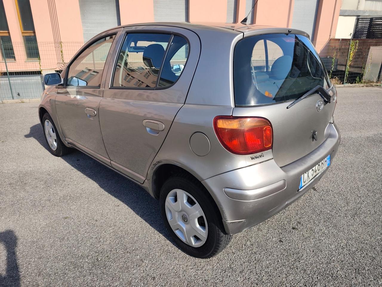 Toyota Yaris 1.0 benz euro 4 16V cat 5 porte Sol