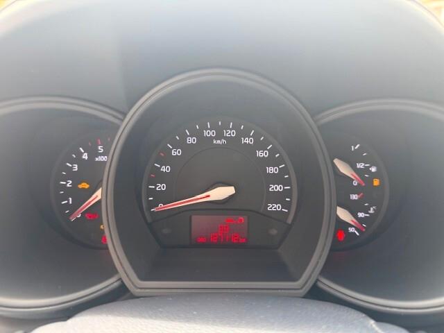 Kia Rio 1.1 CRDi 5p. Cool OK NEOPATENTATI !!
