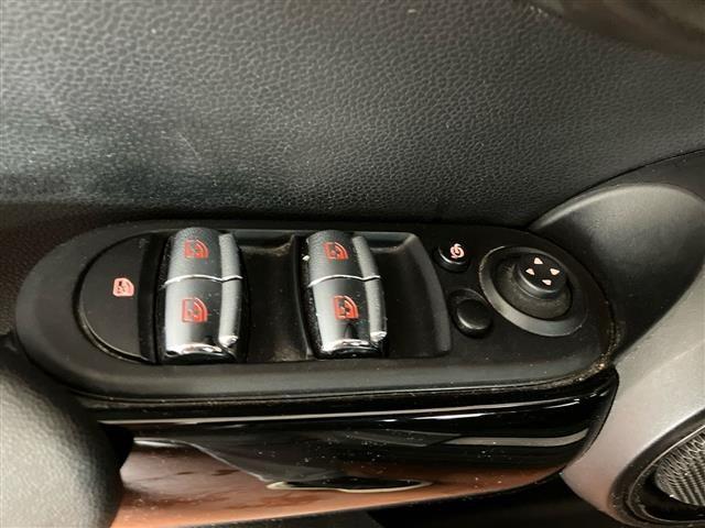 MINI Mini 5 Porte 1.5 Twin Power Turbo Cooper Essential