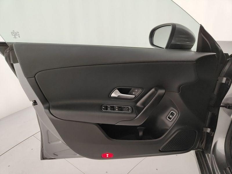 Mercedes-Benz CLA S.Brake CLA 180 d Automatic Shooting Brake Business - OK PER NEOPATENTATI !