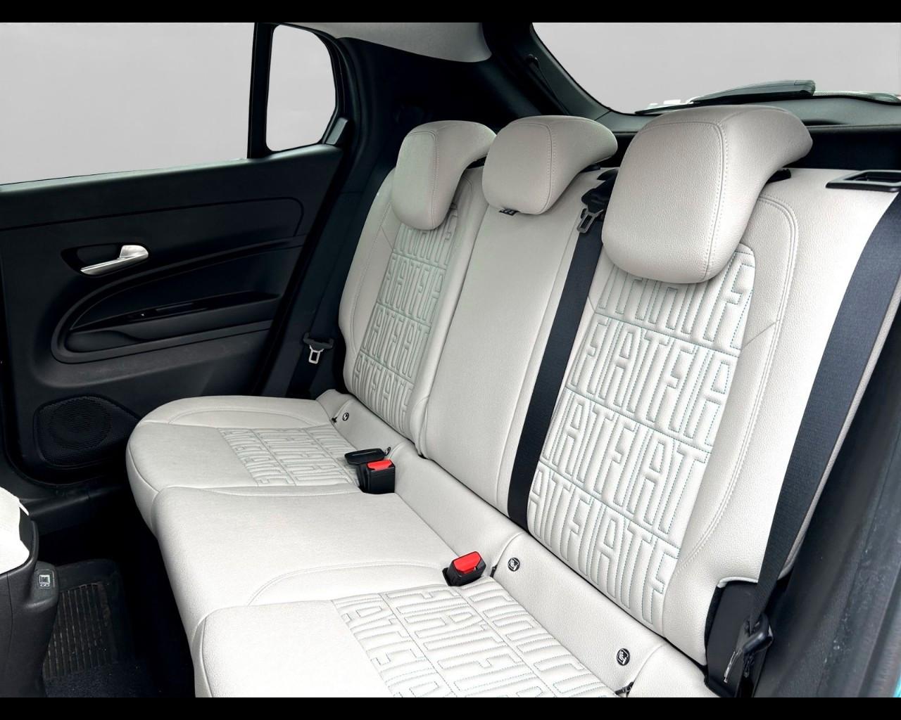 FIAT 600 1.2 hybrid La Prima 110cv auto