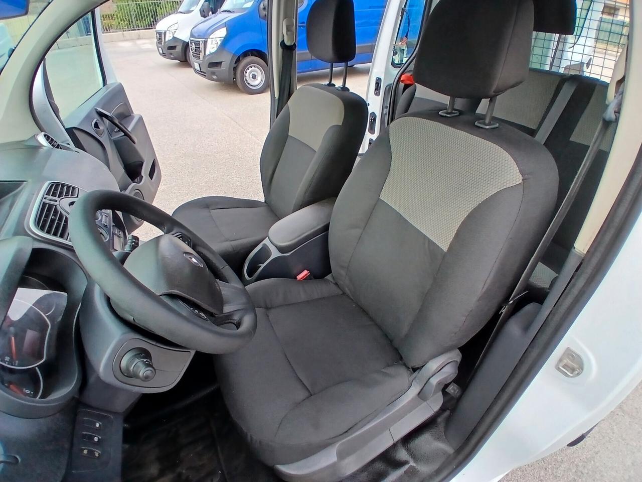 RENAULT KANGOO MAXI AUTOCARRO 5 POSTI