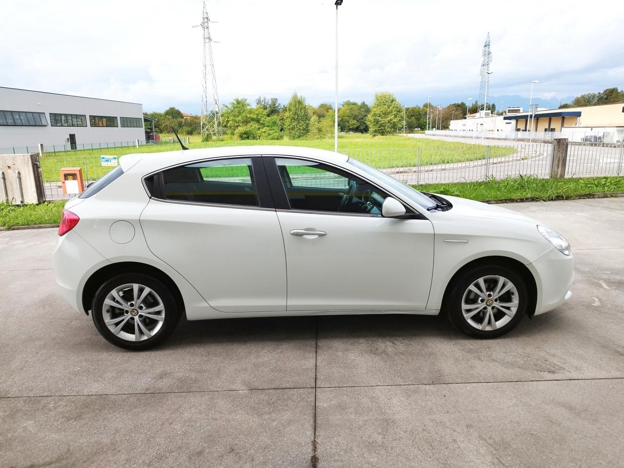 Alfa Romeo Giulietta - 1.6 JTDm-2 - Neopatentati