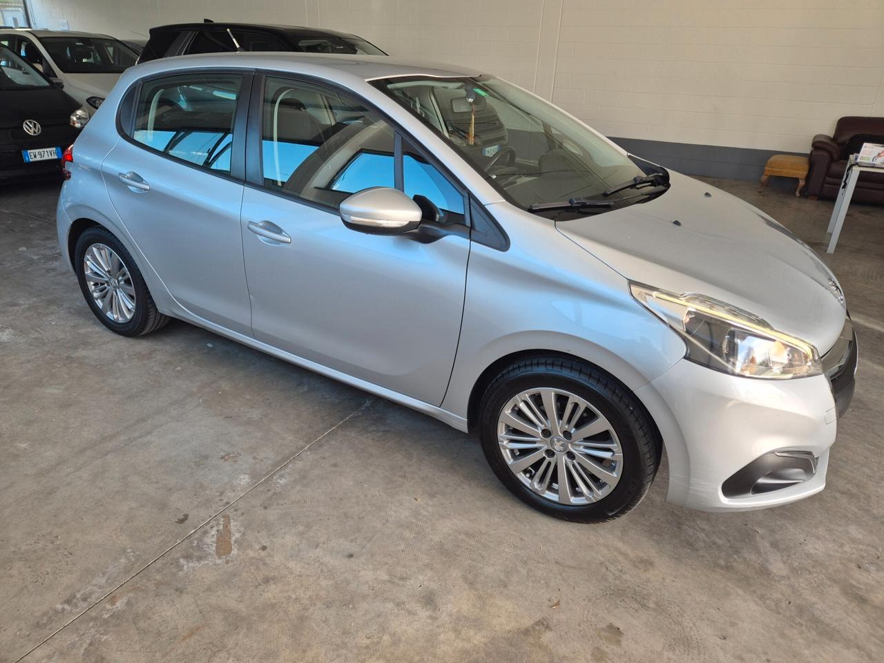 Peugeot 208 PureTech 82 5p. GPL Allure