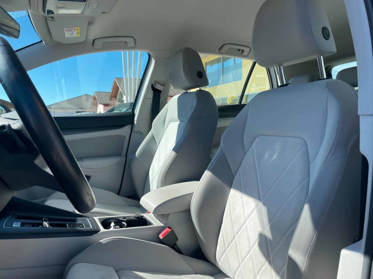 Volkswagen Golf 8 2.0 TDI 150 CV DSG Style "SOLI 36.000 KM"