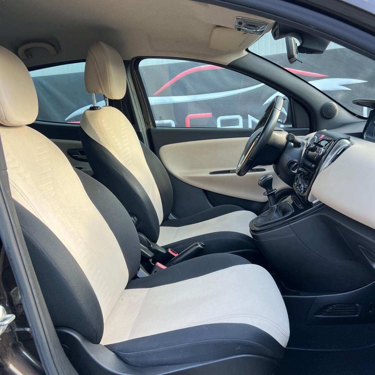 Lancia Ypsilon 1.2 69 CV 5 porte Platinum