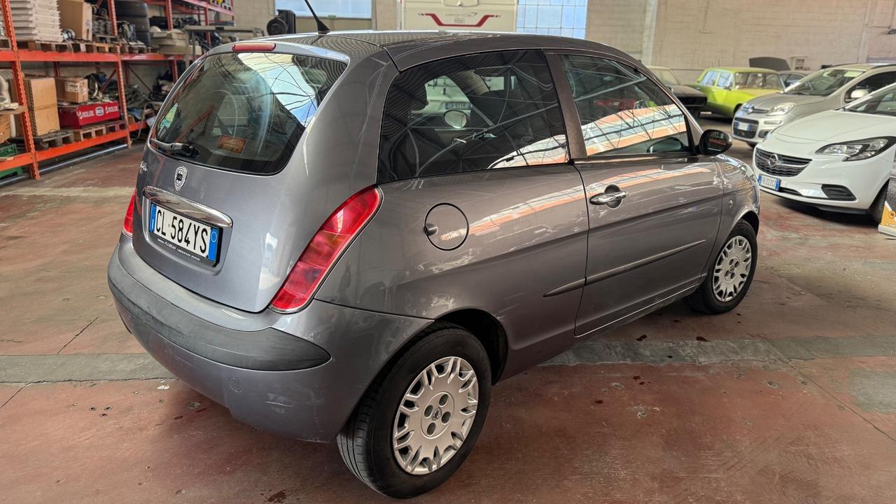 Lancia Ypsilon 1.2 16V Platino