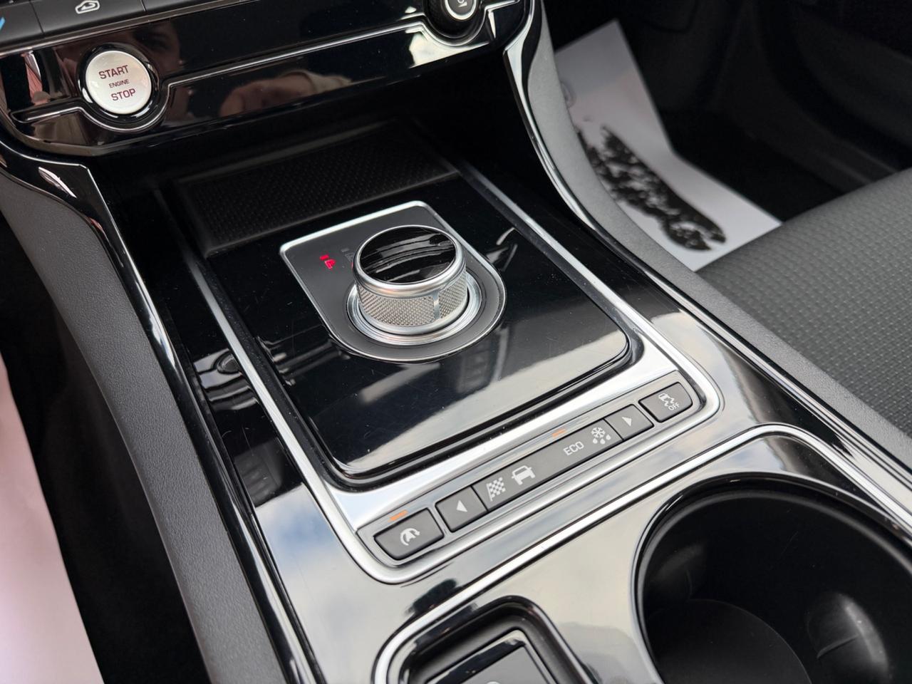 Jaguar XE - Prestige - FULL OPTIONAL