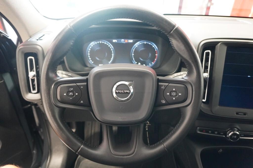 VOLVO XC40 2.0D D3 150CV 6M. BUSINESS ( FARI LED - COCKPIT - CRUISE - NAVI - SENSORI POST. - TELECAMERA POST. )
