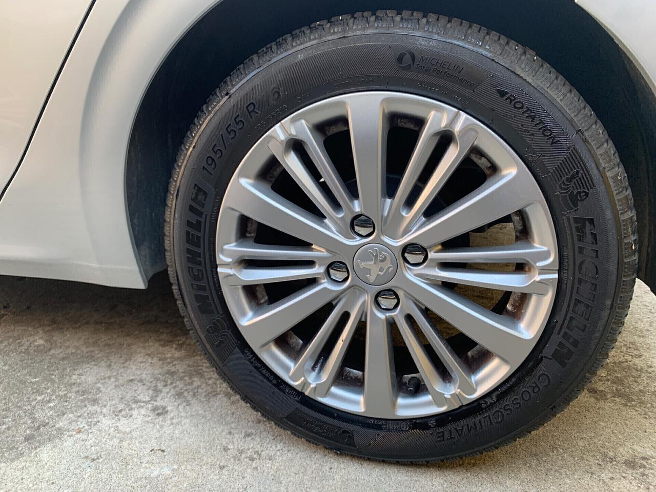 Peugeot 208 BlueHDi 75 5 porte