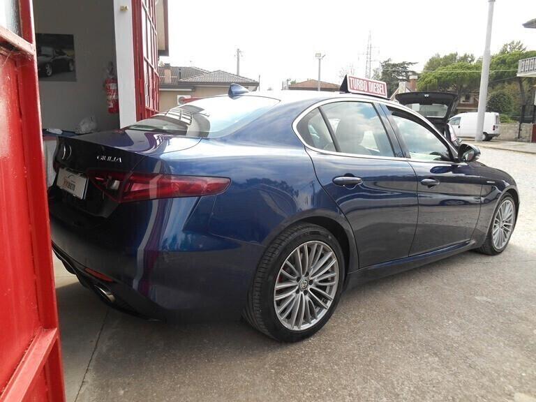 Alfa Romeo Giulia 2.2 Turbodiesel 210 CV AT8 AWD Q4 Veloce