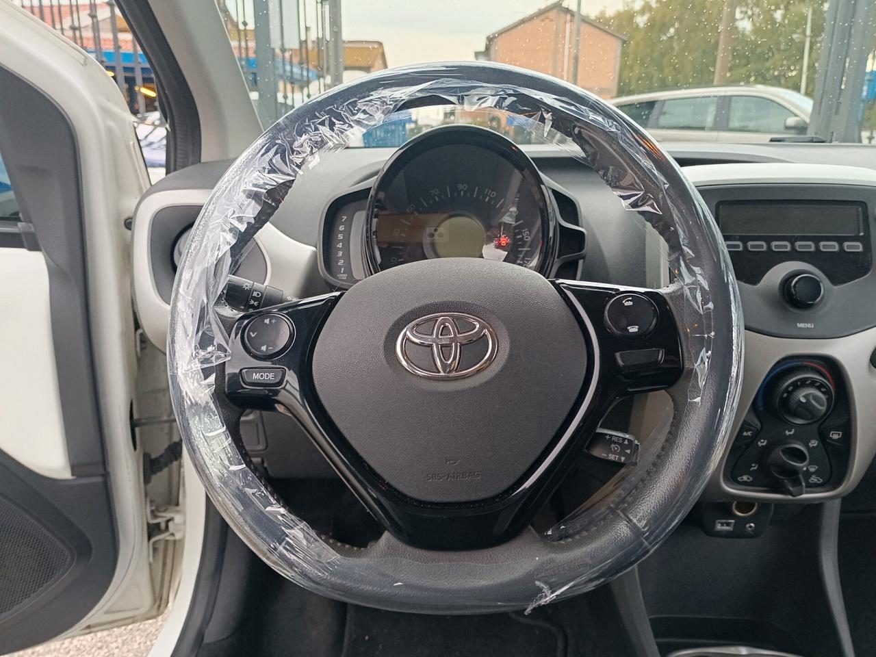 Toyota Aygo 1.0 VVT-i 69 CV 5 porte x-cool