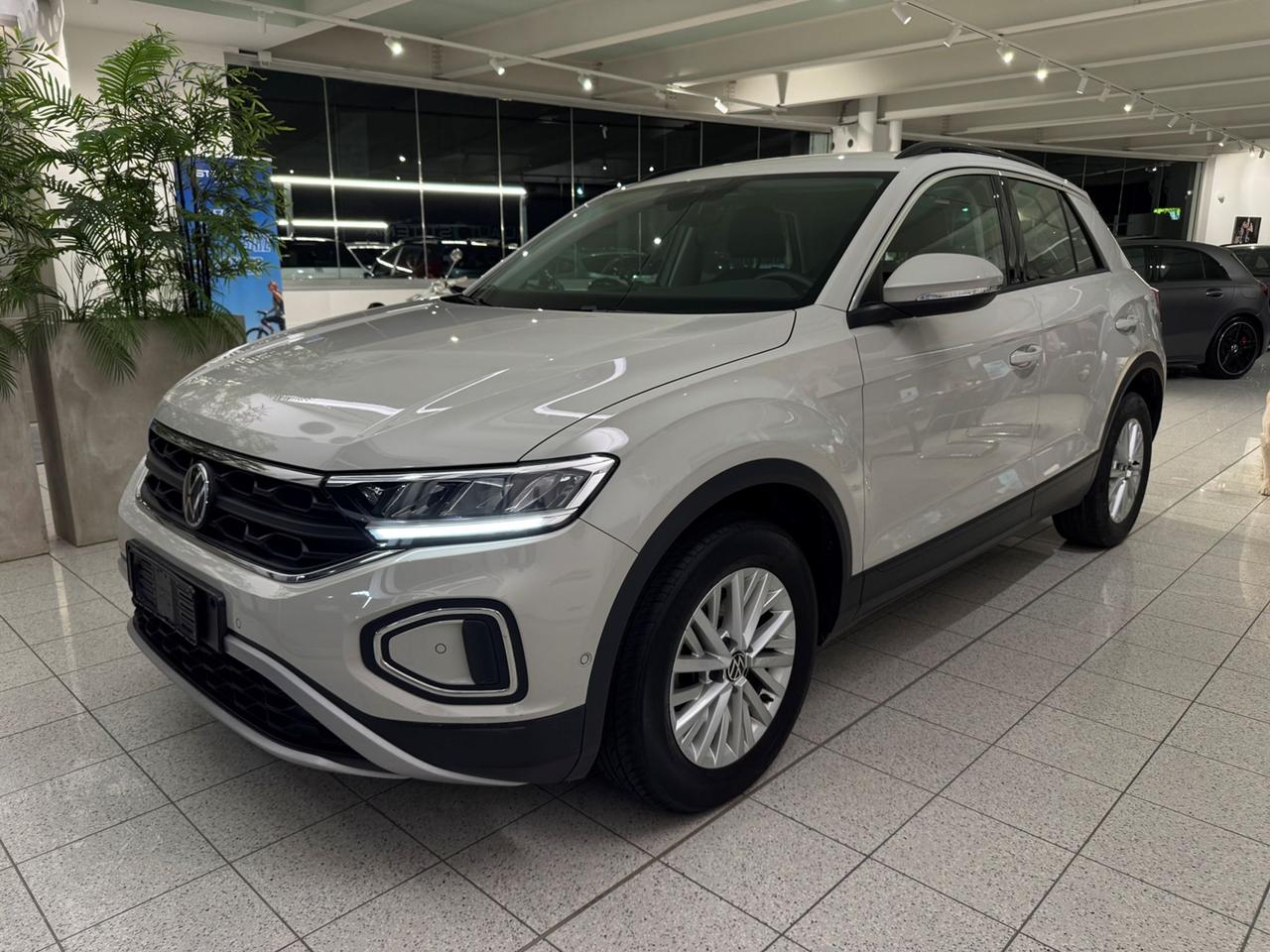 VOLKSWAGEN T-Roc 2022 1.0 tsi Life 110cv