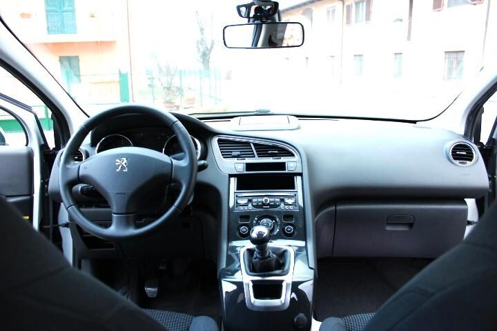 Peugeot 5008 1.6 HDi 115CV Allure 7POSTI CLIMA AUTOMATICO SENSORI PARK RADIO CD NAVIGATORE