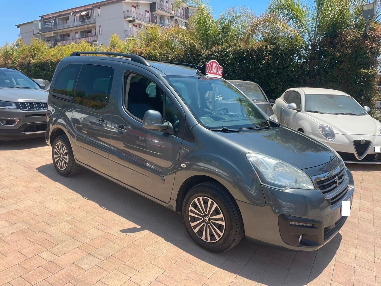 "NOLEGGIO" Opel Vivaro 9 POSTI e altri veicoli