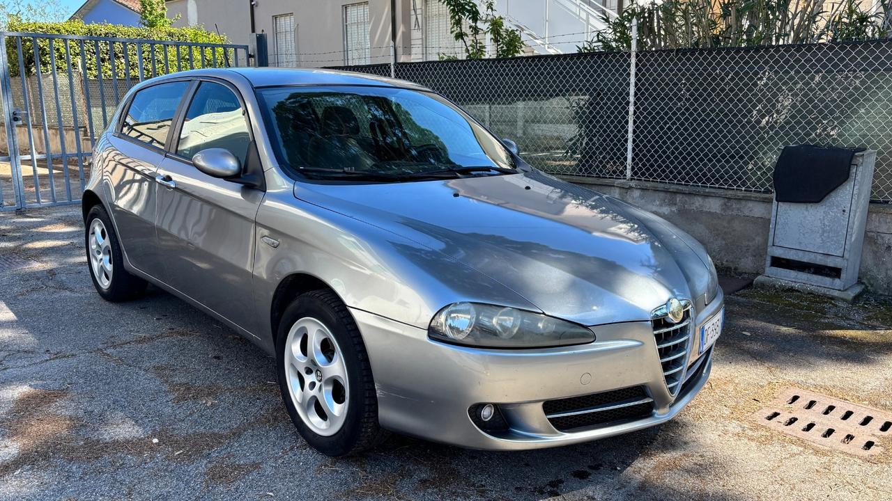 Alfa Romeo 147 1.9 JTD (120) 5 porte Distinctive