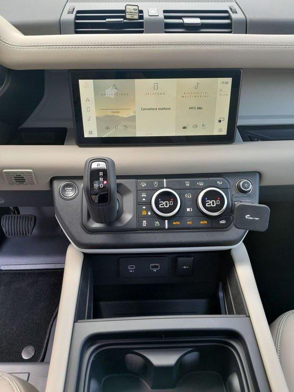 Land Rover Defender 3.0D I6 250 110 SE AWD auto.