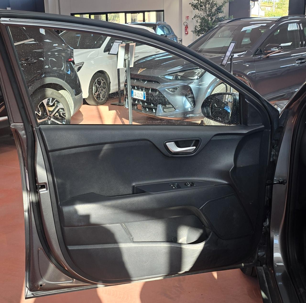 Kia Stonic 1.2 Urban DPI 80 CV (59 kW) - Il Urban Crossover Compatto e Affidabile