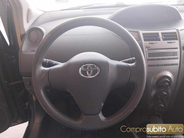 TOYOTA Yaris 1.0 3 porte Sol (Garanzia 12 Mesi)
