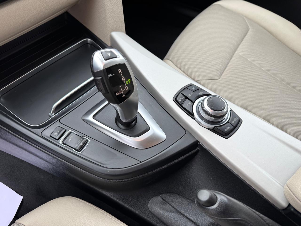 BMW 320d Automatic Touring XDRIVE - Navi 17