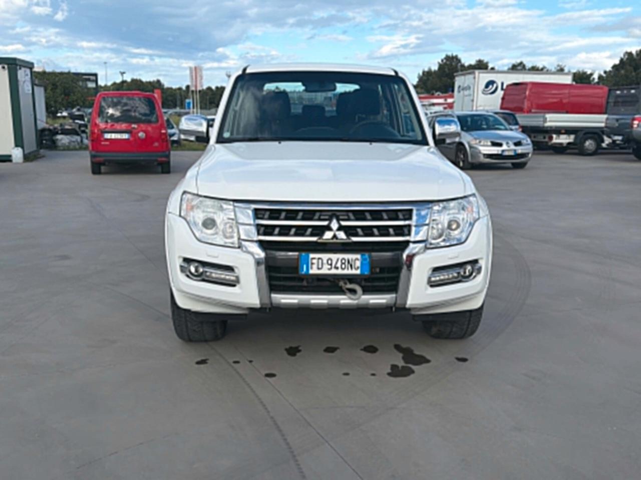 Mitsubishi Pajero 3.2 DI-D 16V aut. 3p. Intense DPF IVA ESPOSTA
