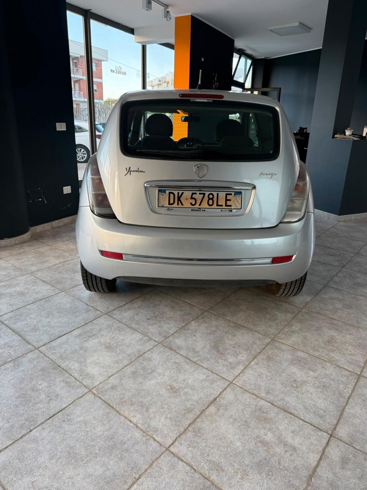 Lancia Ypsilon 1.3 MJT 90 CV Platino PARI AL NUOVO