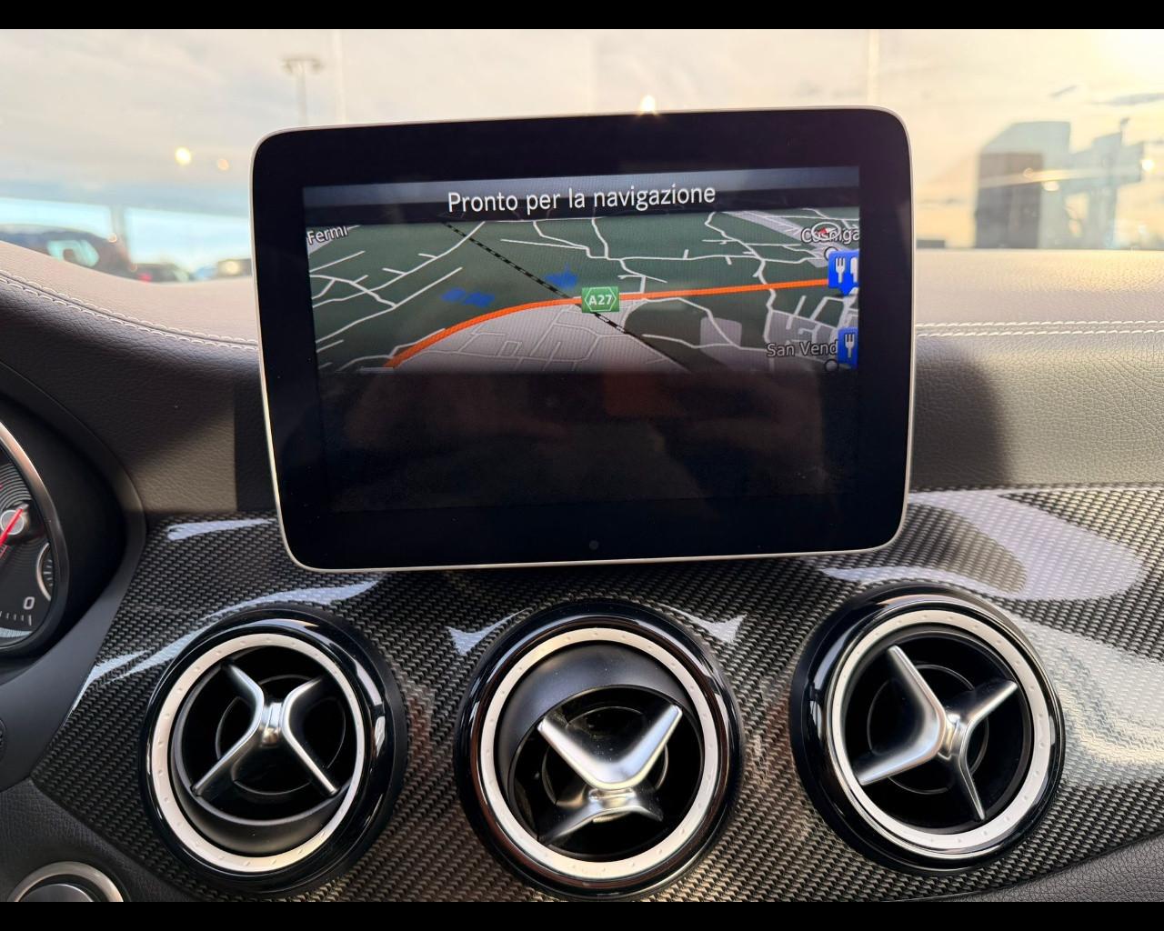 Mercedes-Benz GLA - X156 - GLA 200 d Night Edition auto