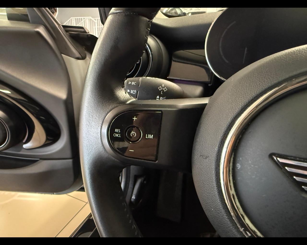 MINI Mini 4ª serie (F56) - Mini 1.5 Cooper Essential