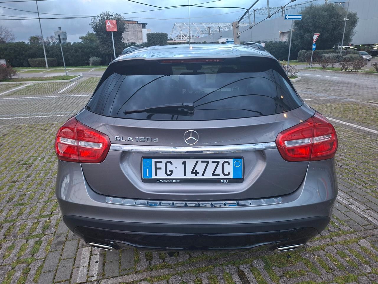 Mercedes-benz GLA 180 d Premium