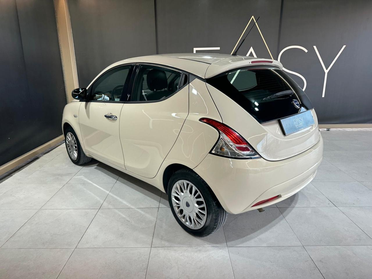 Lancia Ypsilon 1.2 69 CV 5 porte Silver