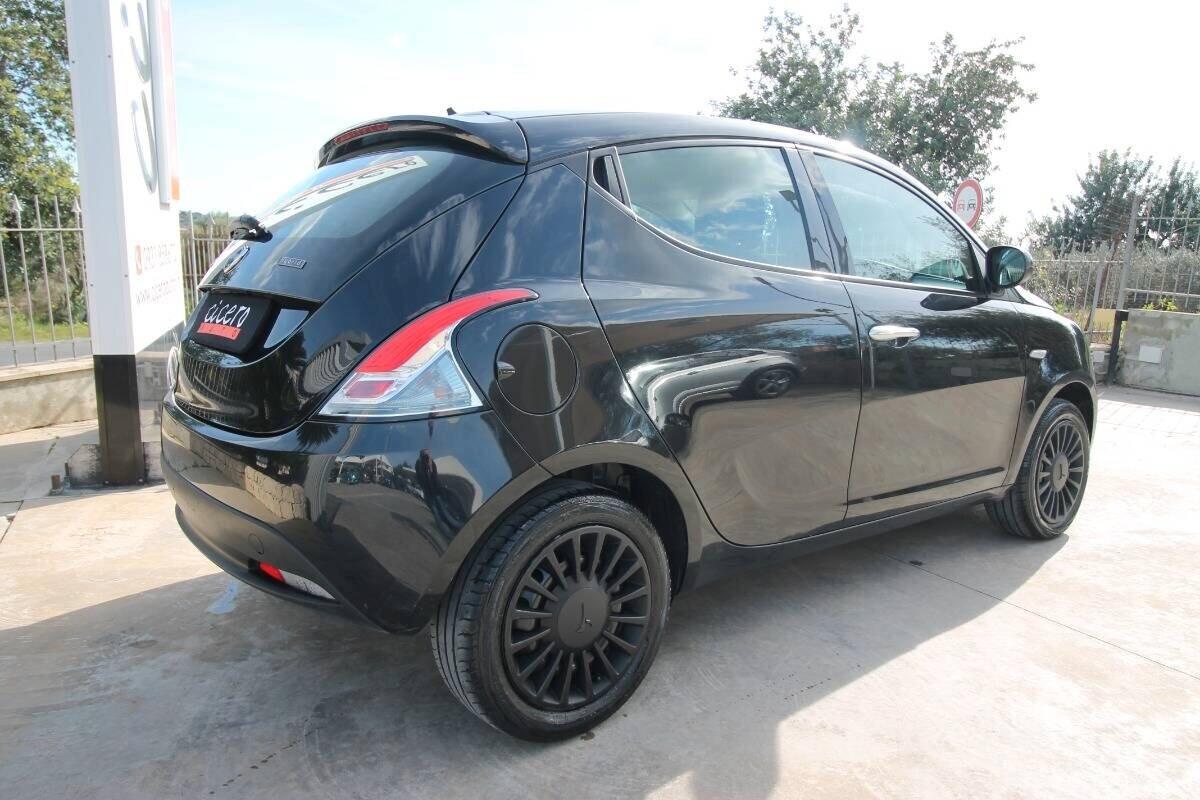 Lancia Ypsilon 1.0 5p Hybrid Silver |2022