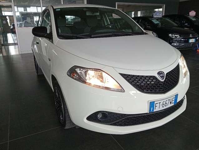 Lancia Ypsilon 1.2 69 CV 5 porte Gold