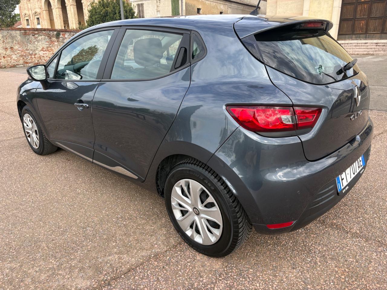 Renault Clio .900..benzina/ GPL anno 2018 km 130